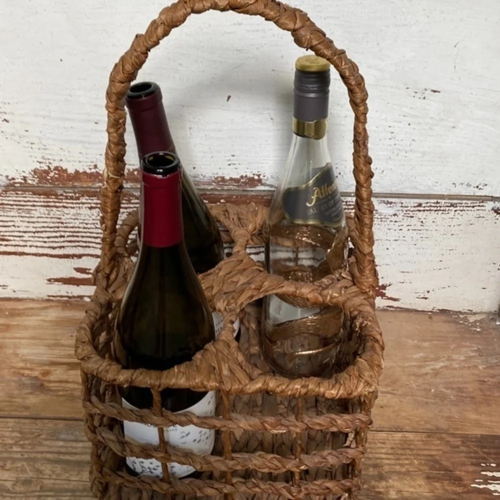 Wicker Basket Wine Caddy